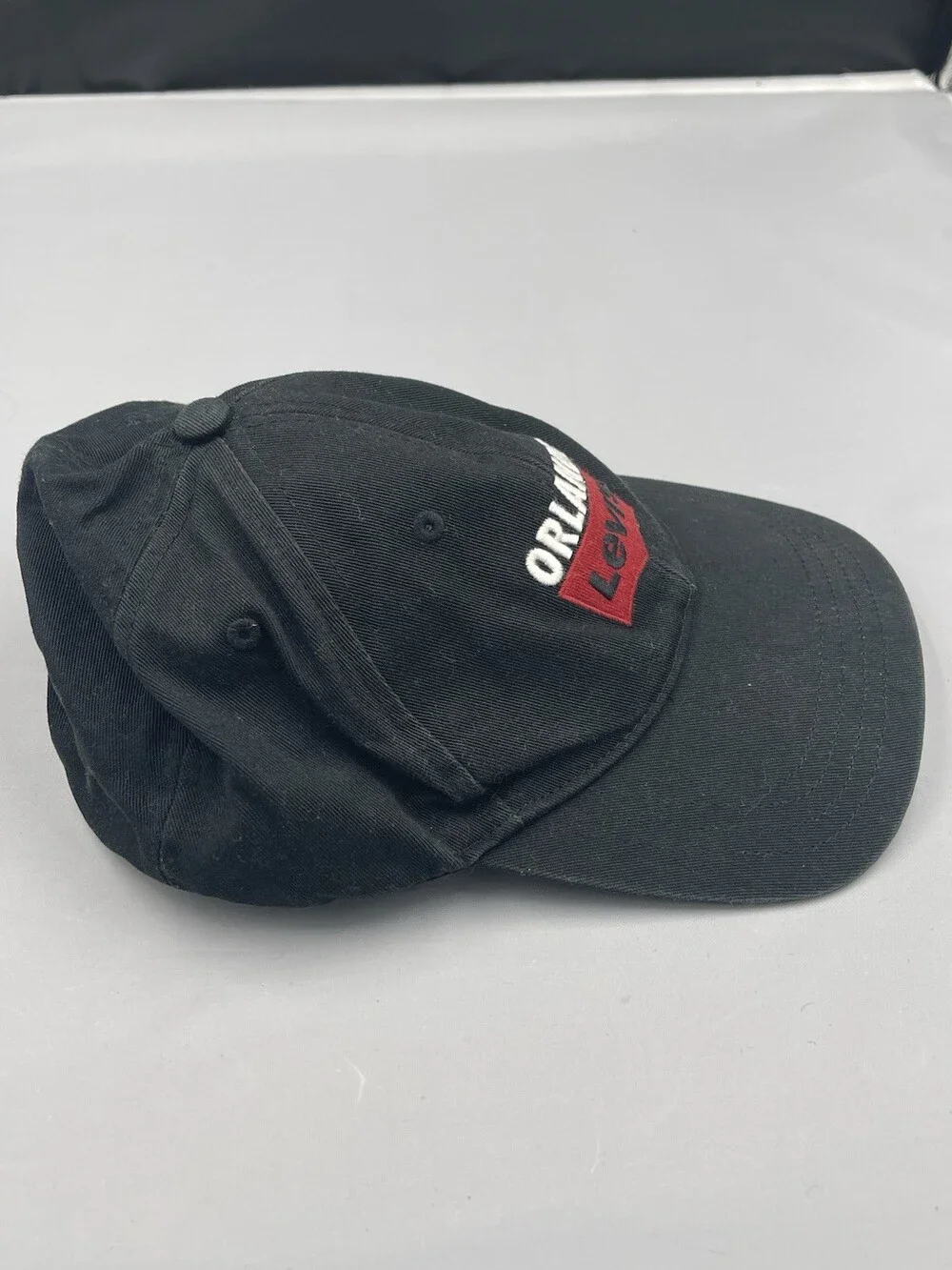 Leviâs âOrlandoâ Black Batwing Snapback Cap â Tourist/Souvenir Hat